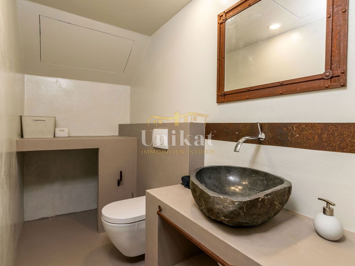 Casa in pietra con vista sulla natura